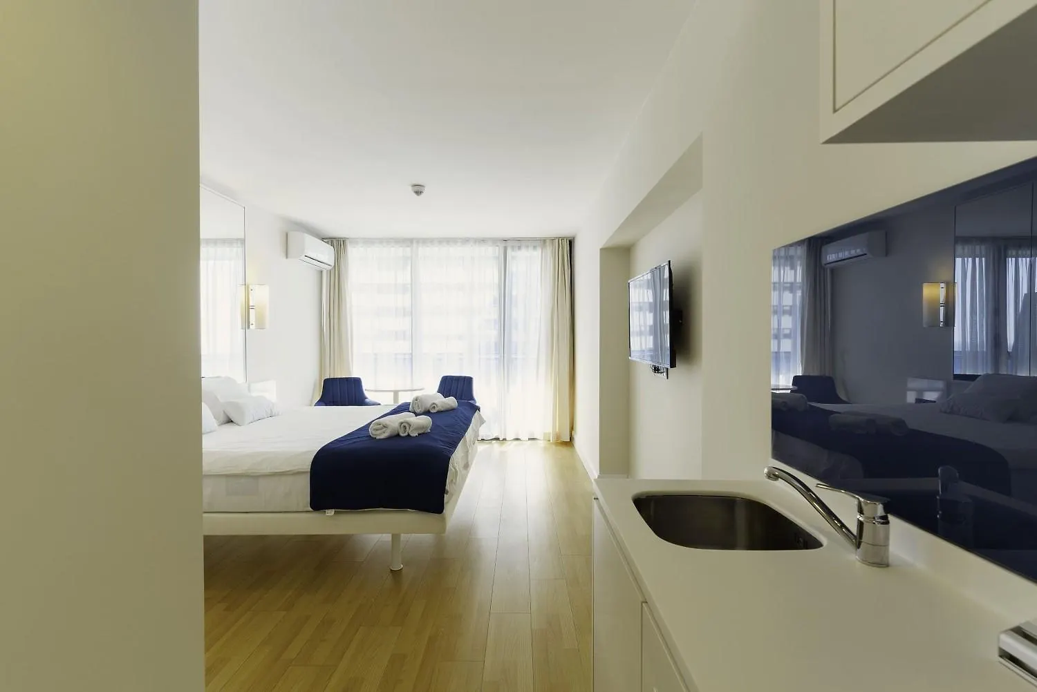 Warm Sea View Aparthotel In Orbi City 바투미