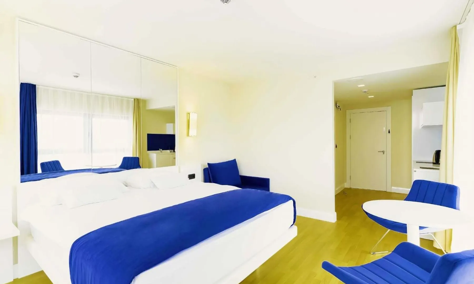 Warm Sea View Aparthotel In Orbi City 바투미 5*,  조지아